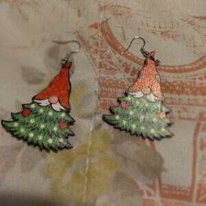 SUPER CUTE EARRINGS. NO DISCOUNTS PRICES ARE LOW ENOUGH!